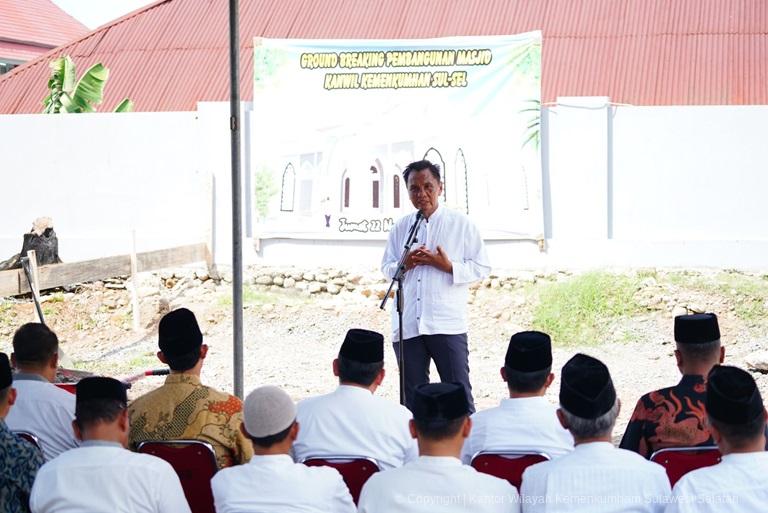 Kakanwil Taufiqurrakhman Letakkan Batu Pertama Pembangunan Masjid Kanwil Kemenkumham Sulsel1