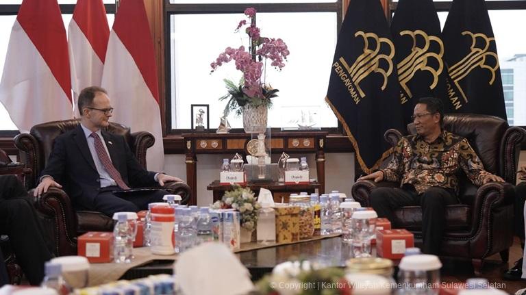 Menteri Hukum Terima Kunjungan Kehormatan Dubes Inggris Jajaki Kerja Sama Hukum