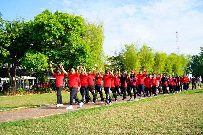 Pegawai Kanwil Kemenkumham Sulsel Ikuti Gerak Jalan Bersama Dengan Penuh Semangat2