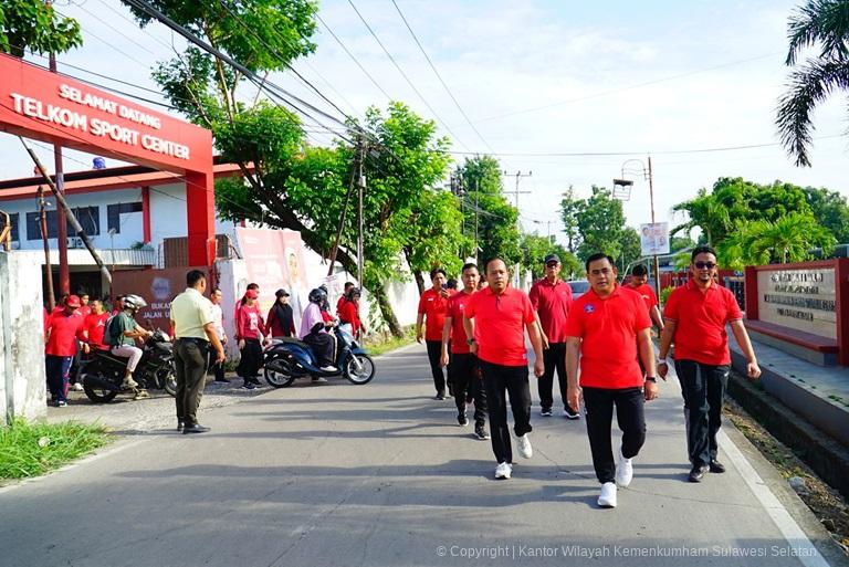 Pegawai Kanwil Kemenkumham Sulsel Ikuti Gerak Jalan Bersama Dengan Penuh Semangat3