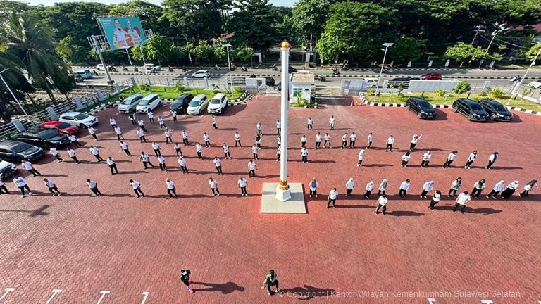 Pegawai Kanwil Kemenkumham Sulsel Ikuti Olahraga Bersama Dengan Rileks1